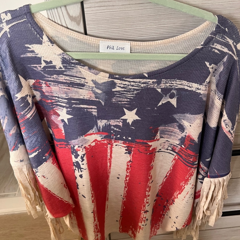 Phil Love Women’s Red, White & Blue Flag Print Fringe Sleeve Top
